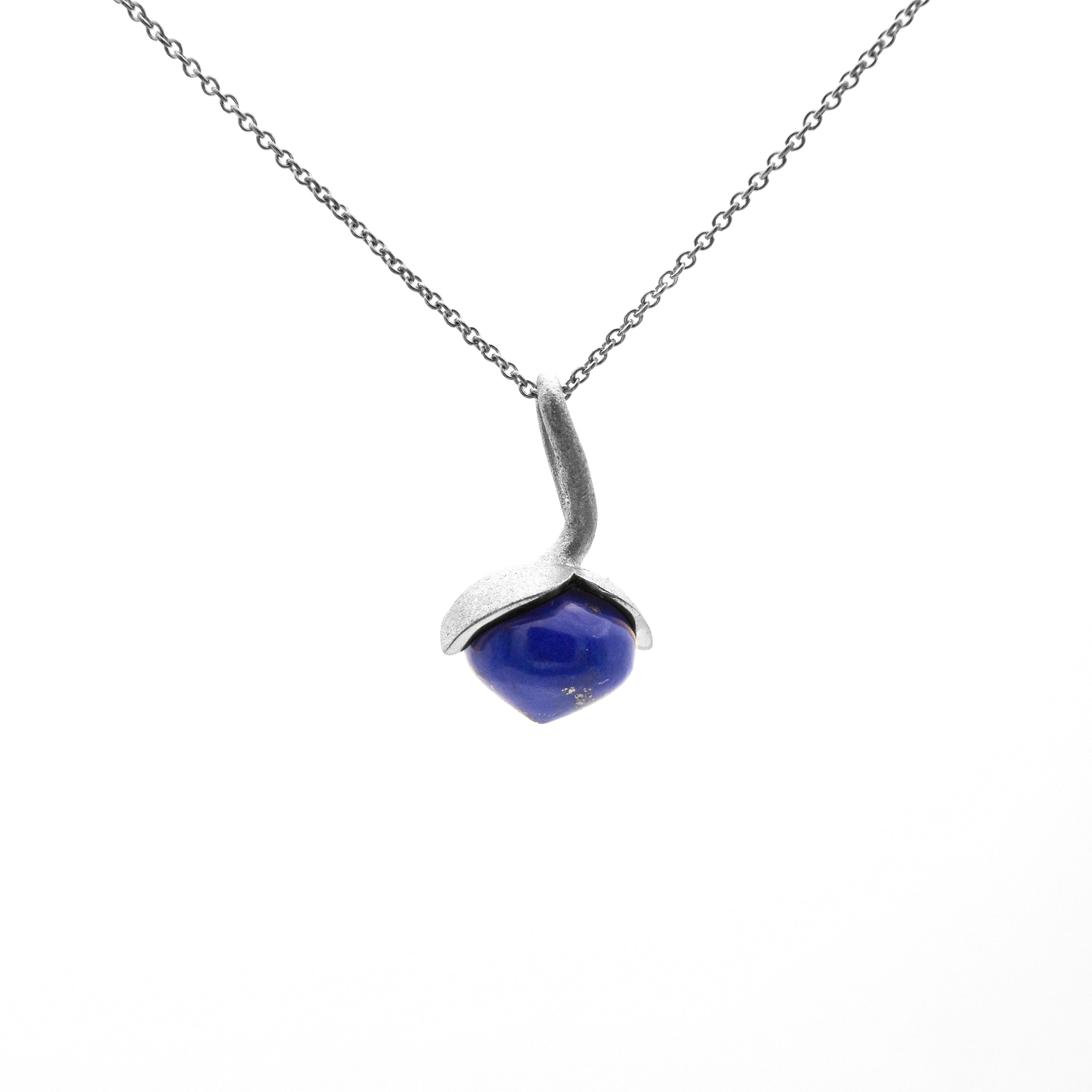 Dolce hängsmycke "medium" med lapis 925/- kr