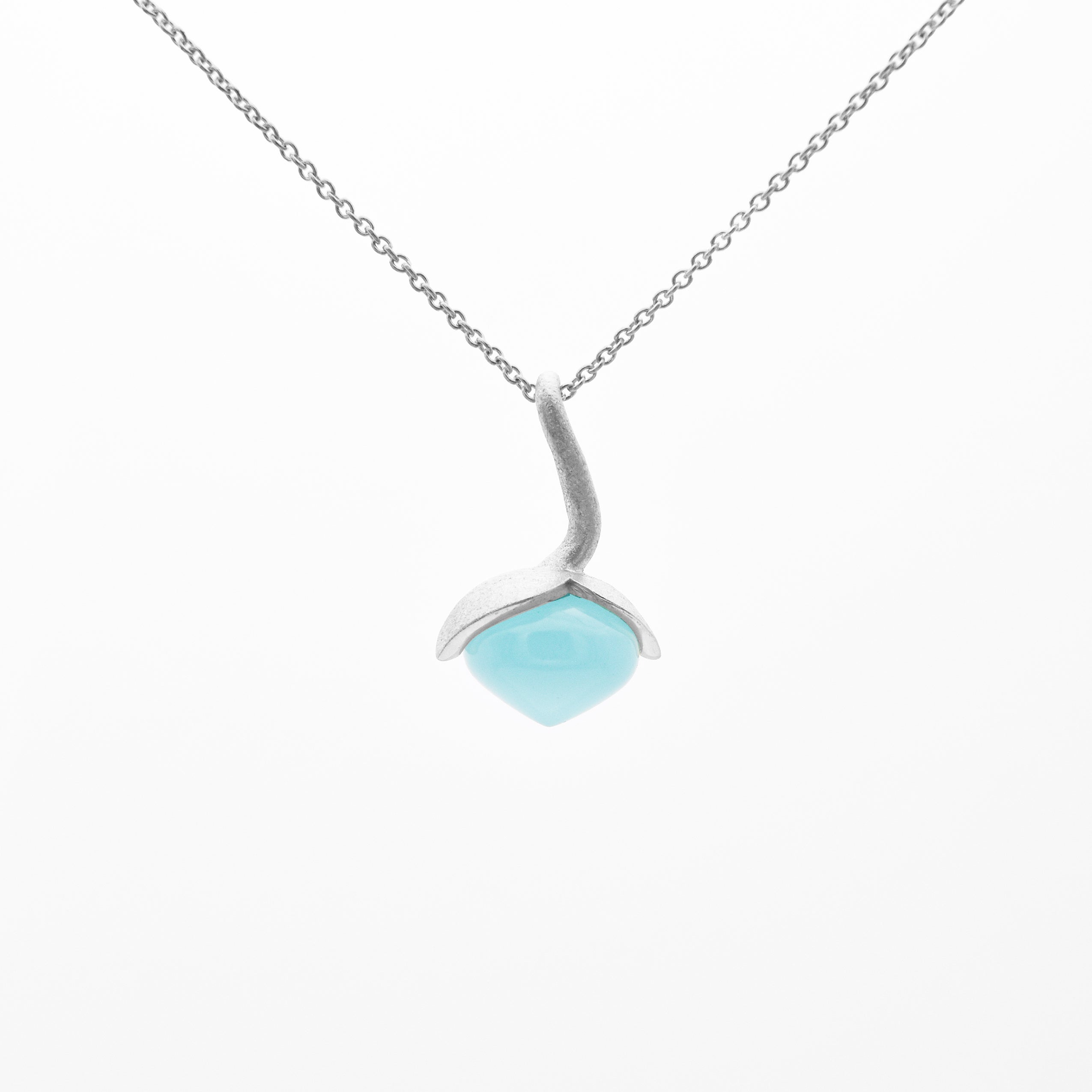 Dolce hängsmycke "medium" med kalcedon rec. 925/-