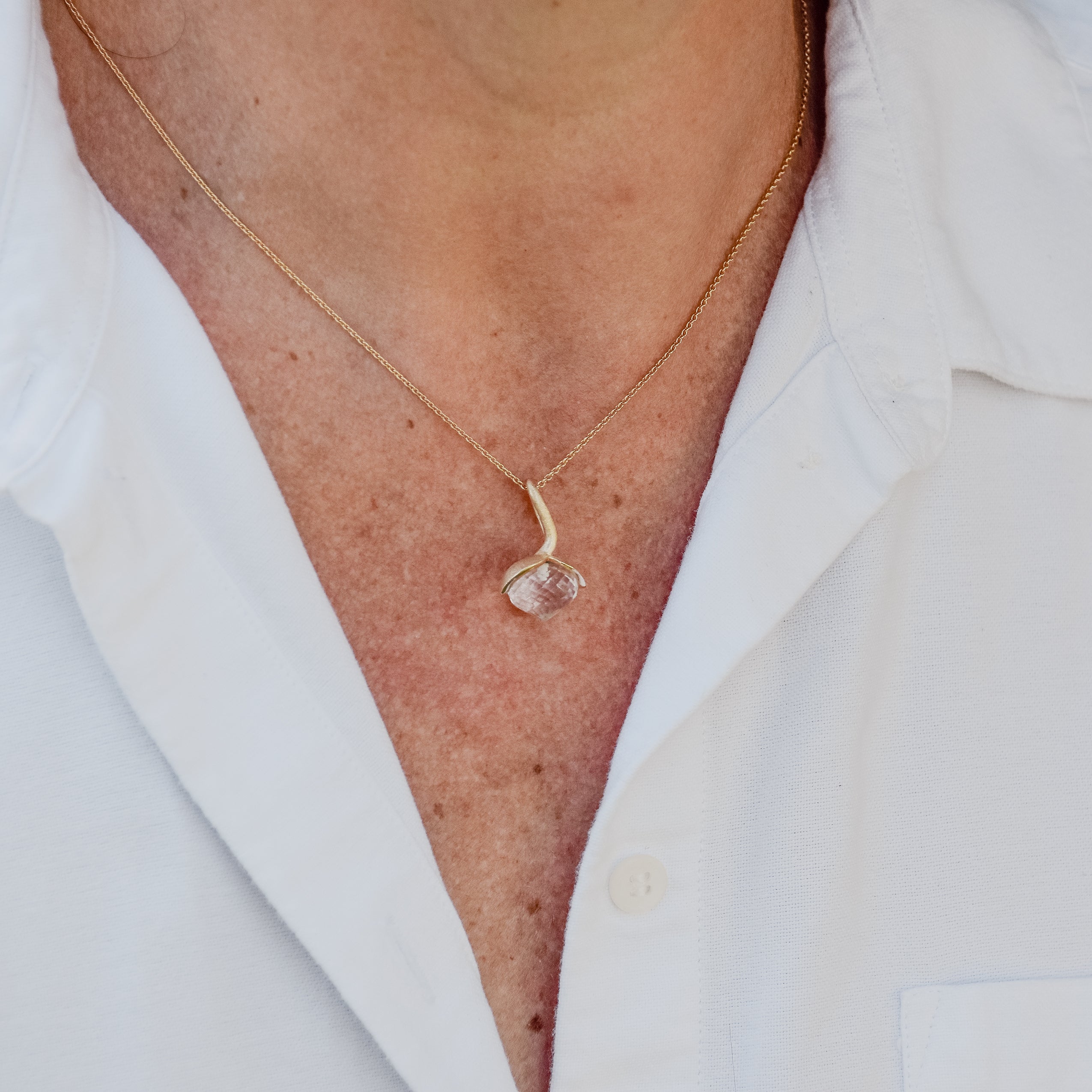 Dolce hängsmycke "medium" med bergkristall 925/-