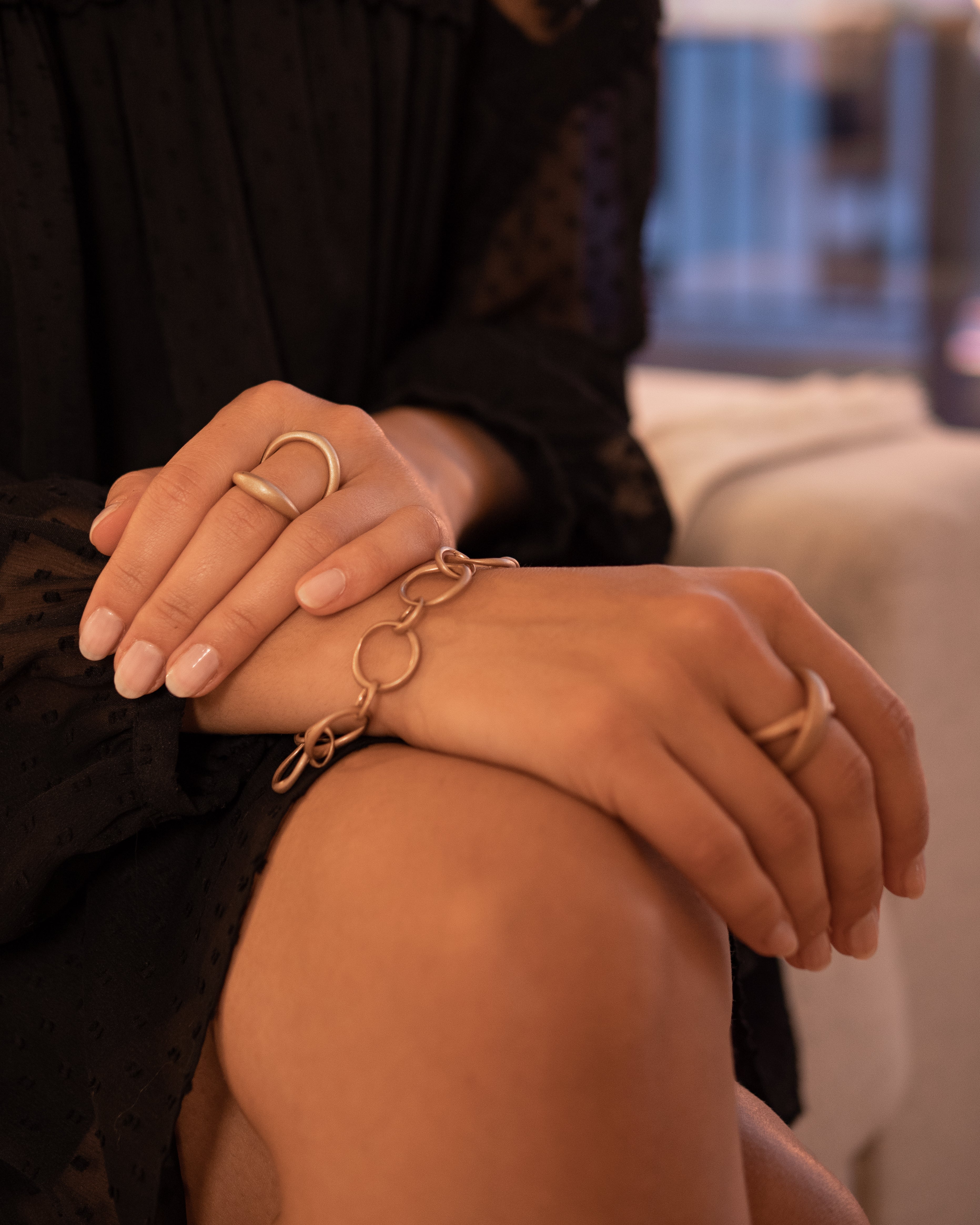 Closed ring "apart" 925/-