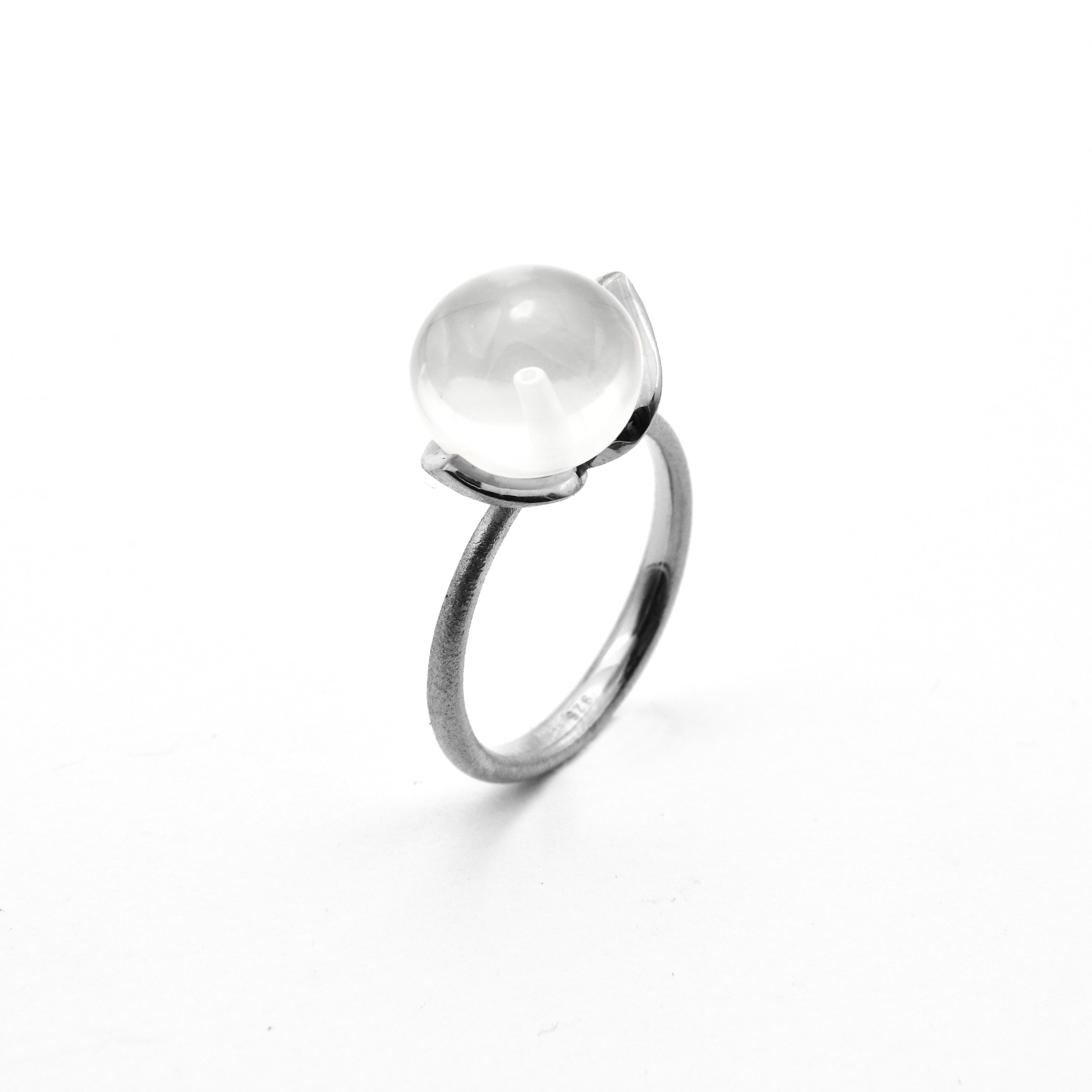 Dolce ring "medium" met melkkwarts 925/-