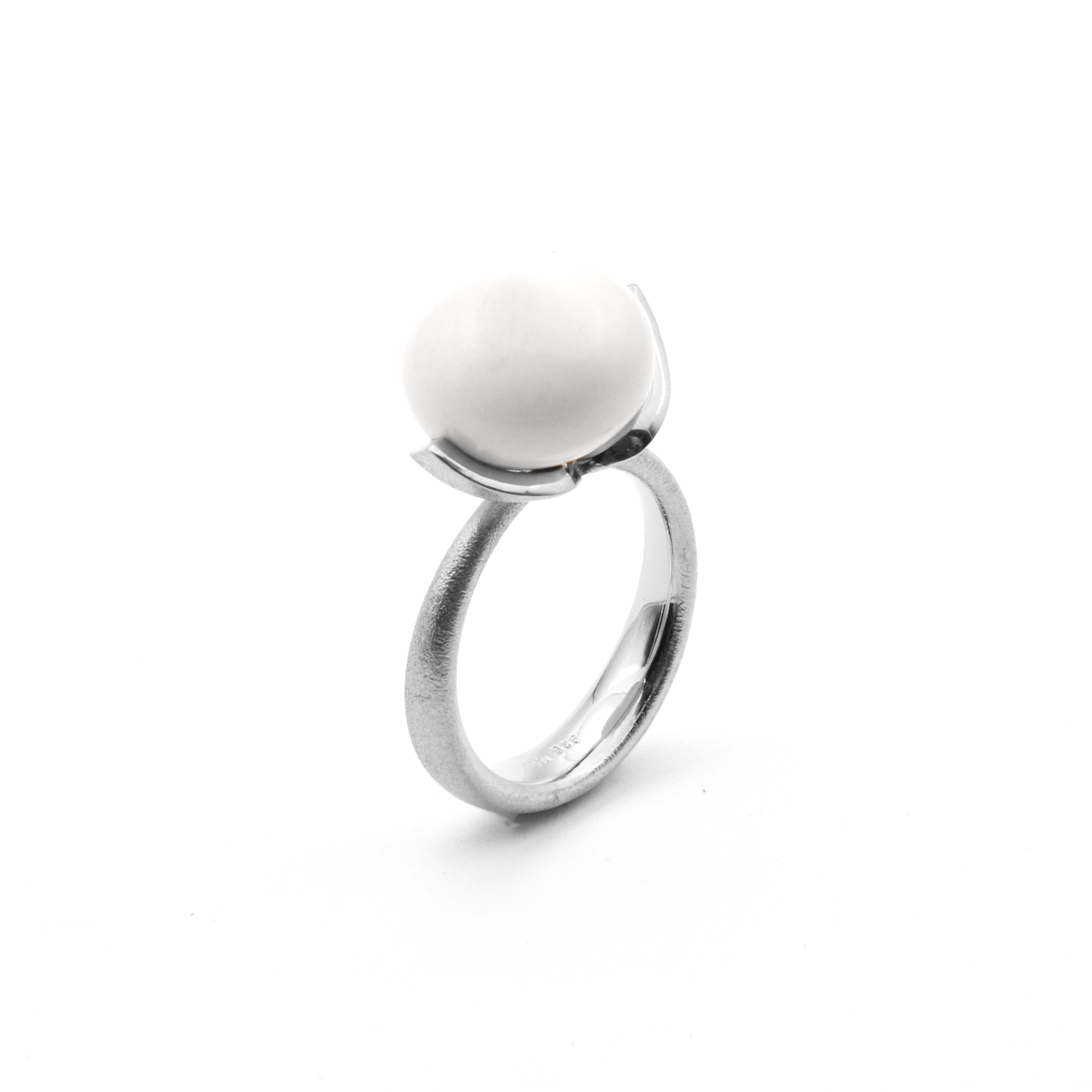 Dolce Bague "big" avec cacholong 925/-