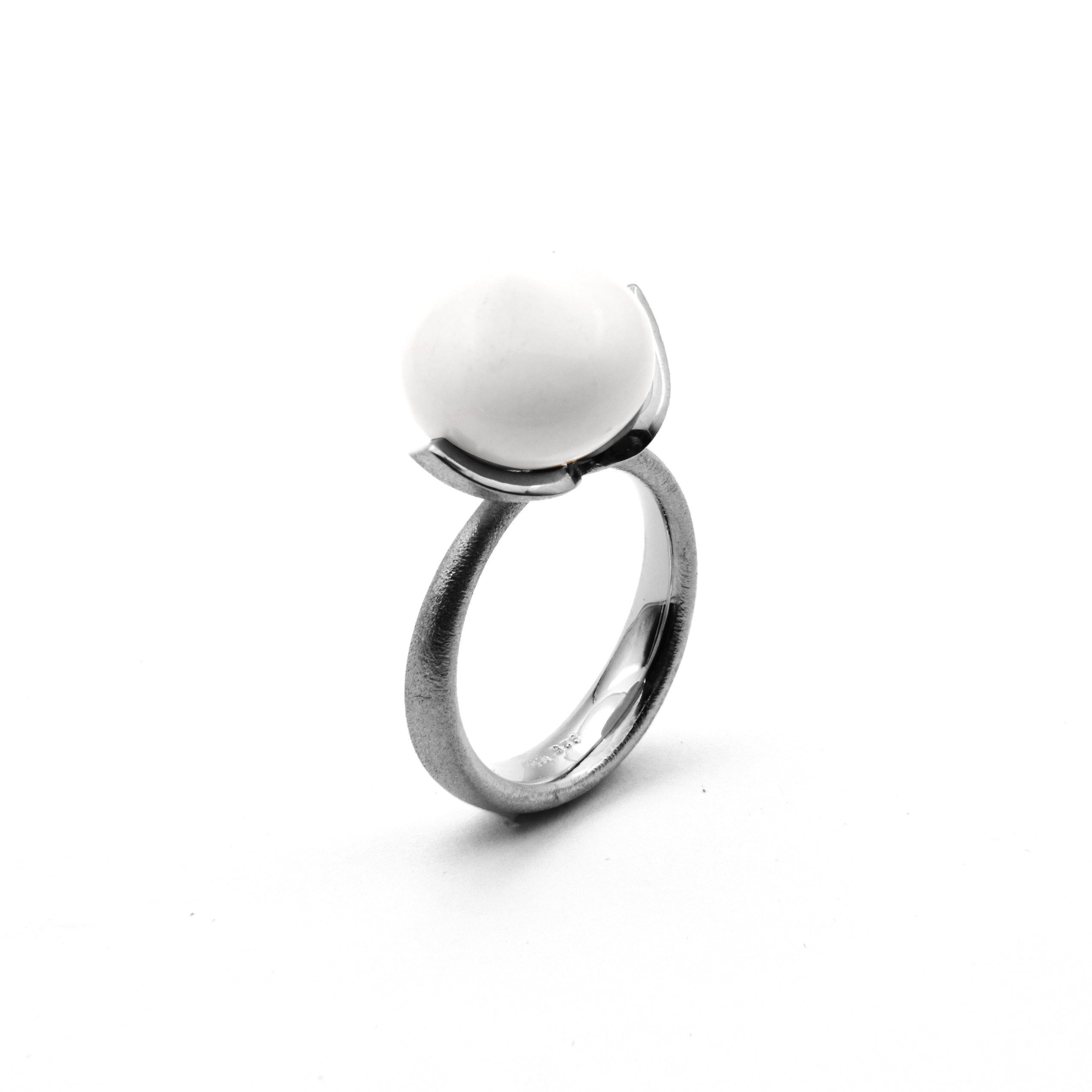 Dolce Bague "big" avec cacholong 925/-