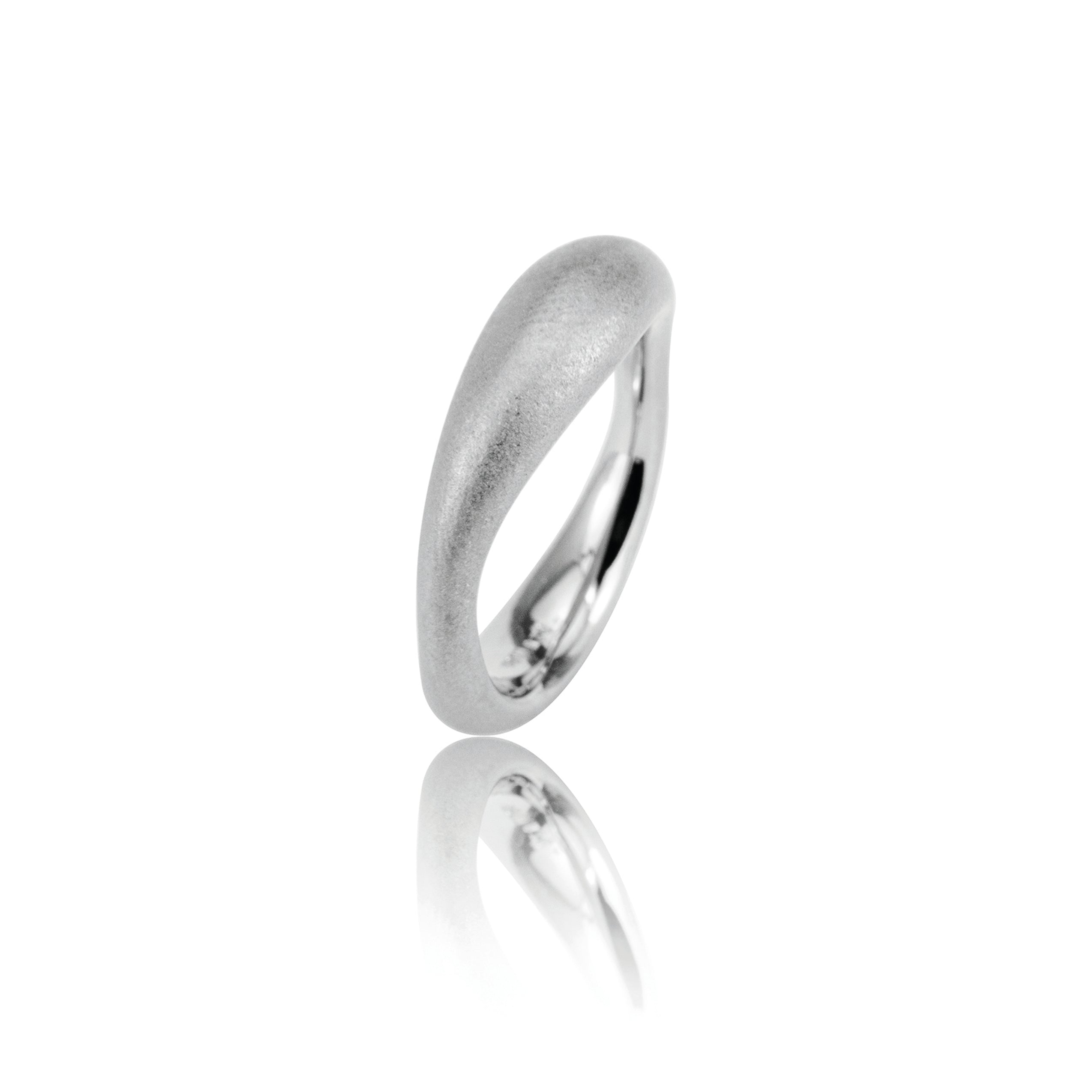Closed ring "one" 925/-
