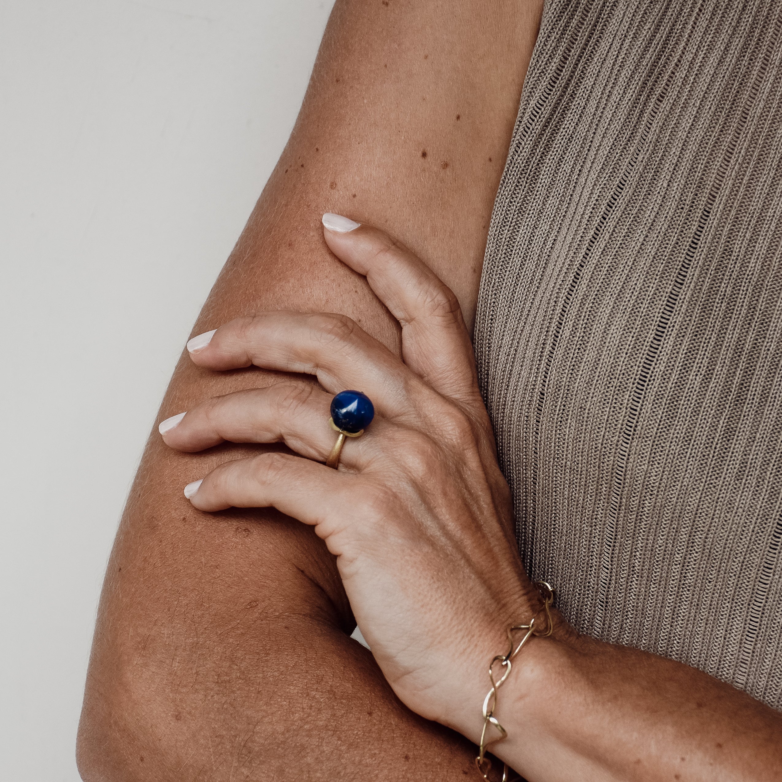 Dolce-ring "stor" med lapis lazuli 925/-