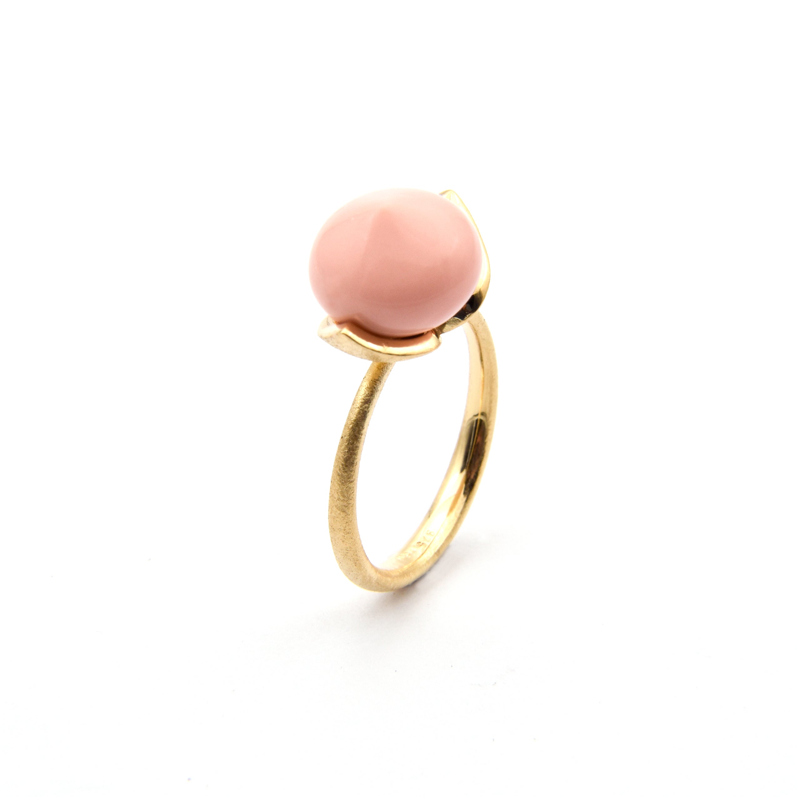 Dolce ring "medium" med korallfärgat änglaskinn rec. 925/-