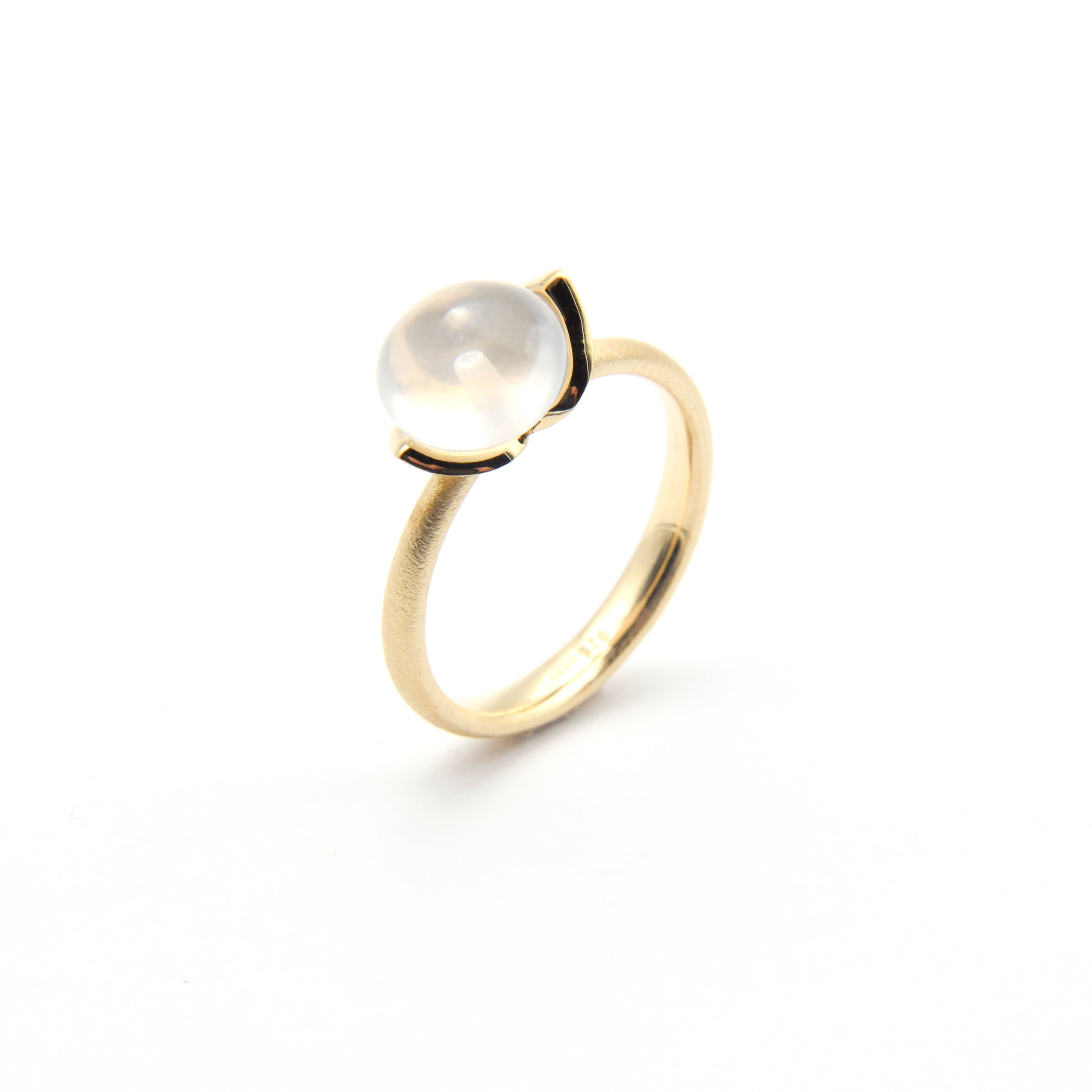 Dolce-ring "smal" med melkekvarts 925/-.