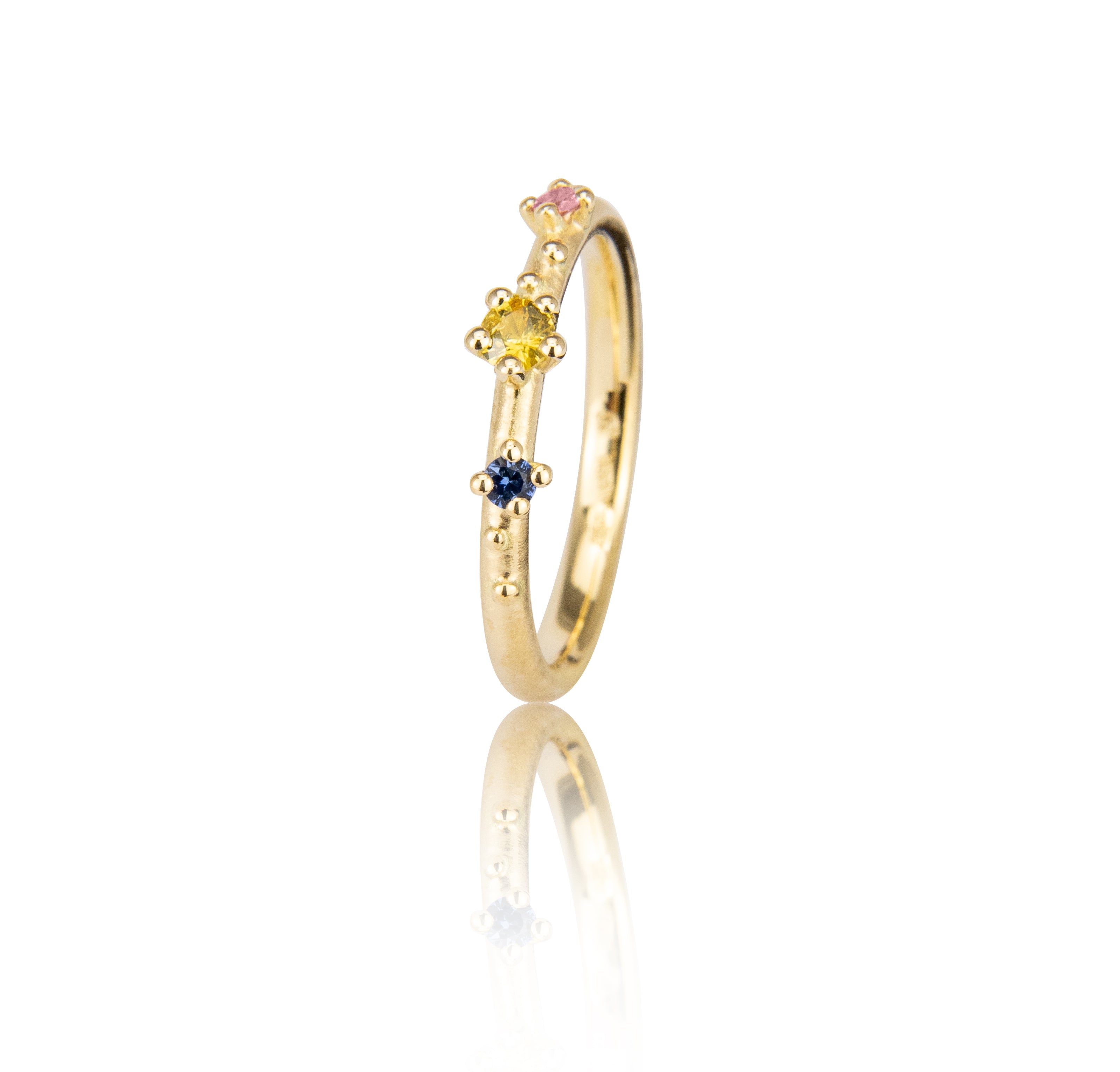 Shine ring "3" in gold with sapphires